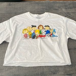 Women’s cropped graphic tee. Size large. Pre-owned.